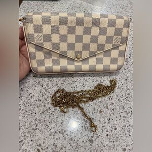 SOLD 🎉Louis Vuitton Felicie Pochette